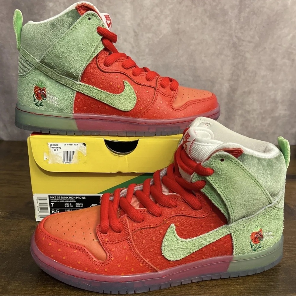 Nike SB Dunk High Strawberry Cough Size 7 8.5W CW7093-600 Men’s Skate Shoes 4/20